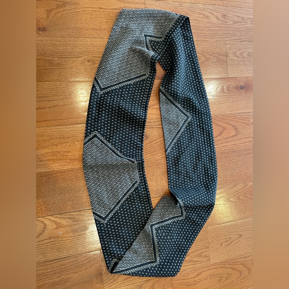 BCBGMAXAZRIA Patterned Infinity Scarf
Size: One Size • Black & Grey